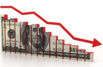 Dólar cai mais de 1%, vendido perto de R$ 3,72.